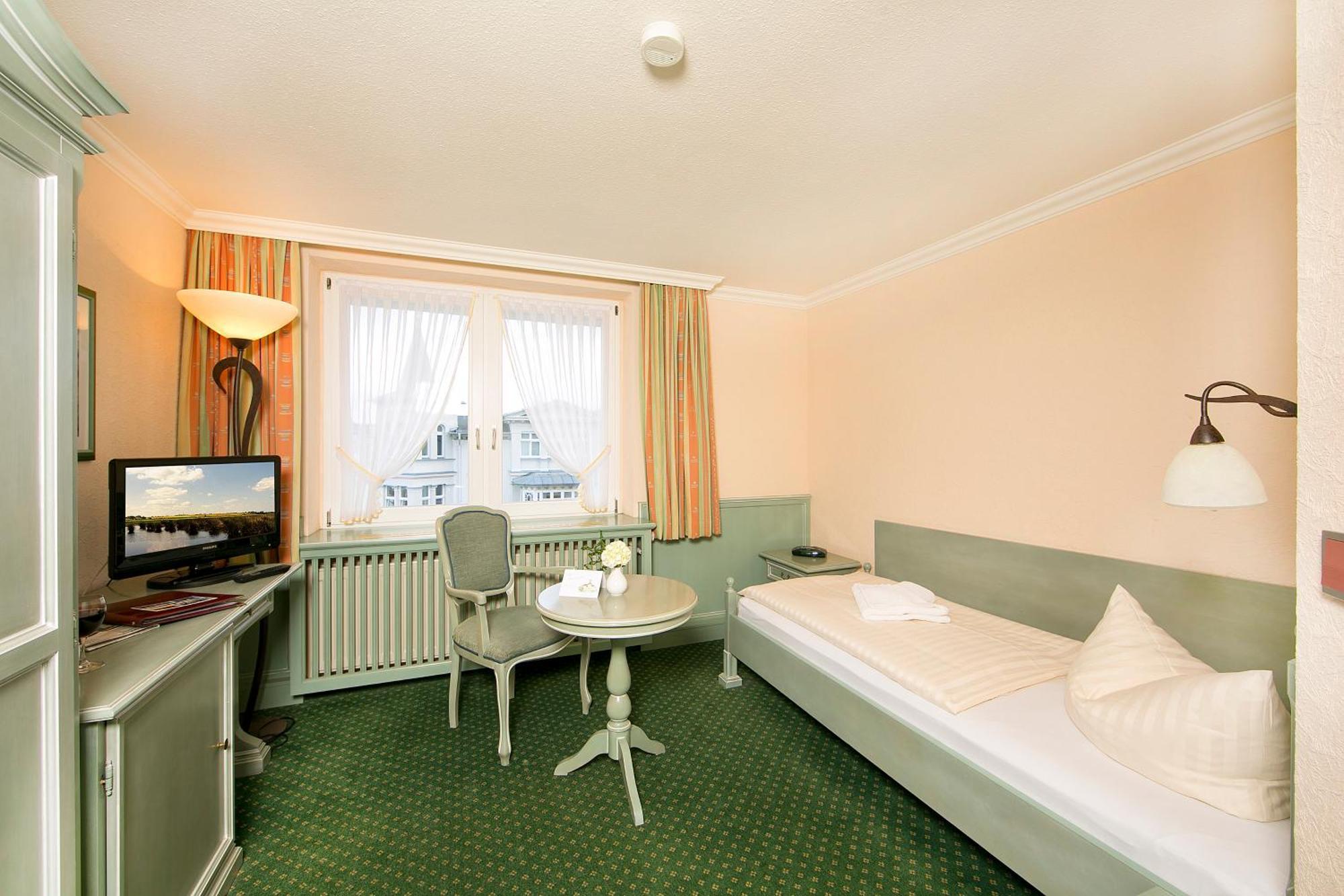 Hotel Duenenschloss Mit Private Spa Zinnowitz Exteriör bild