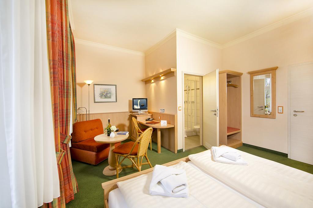 Hotel Duenenschloss Mit Private Spa Zinnowitz Exteriör bild