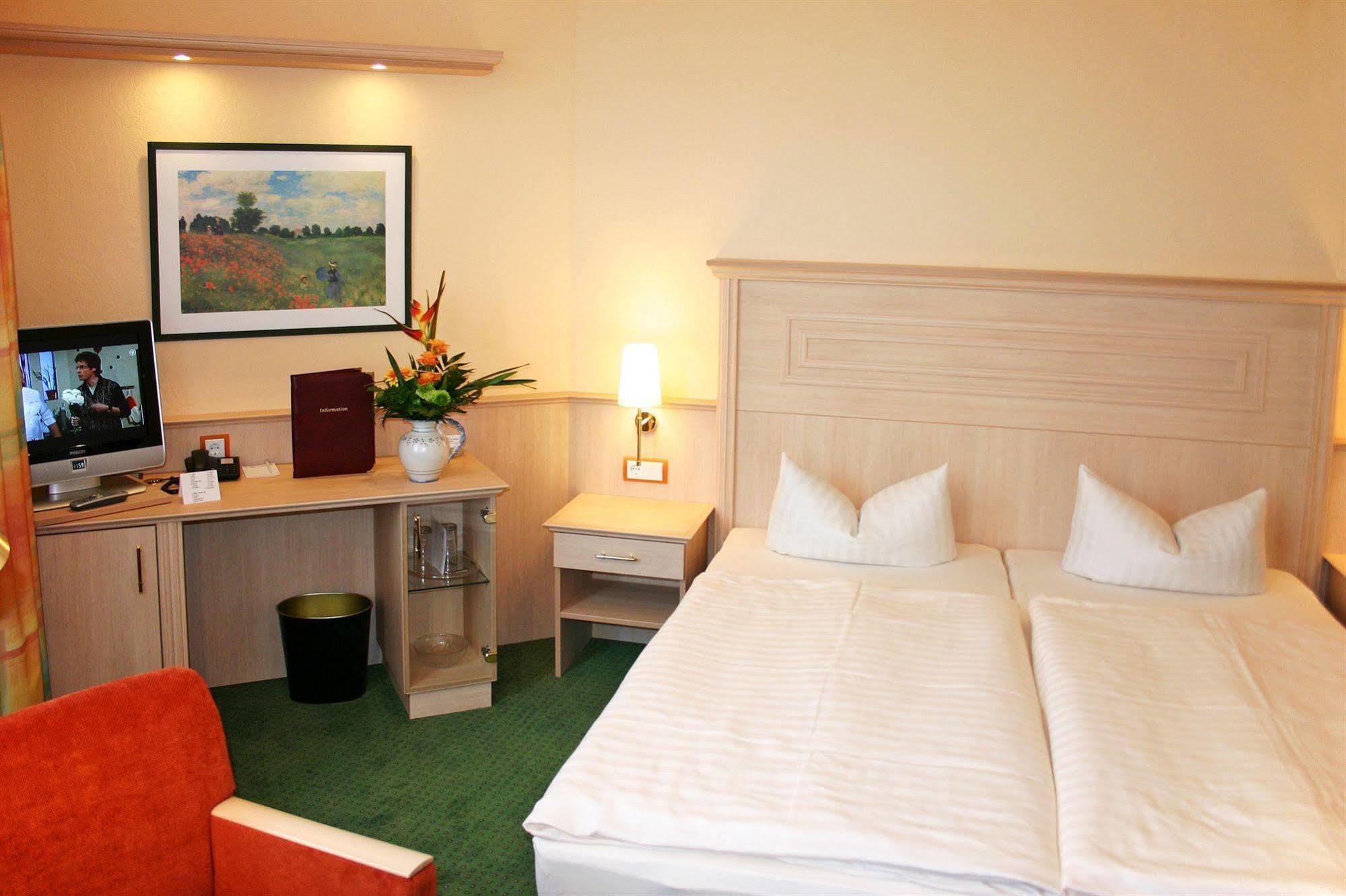 Hotel Duenenschloss Mit Private Spa Zinnowitz Exteriör bild