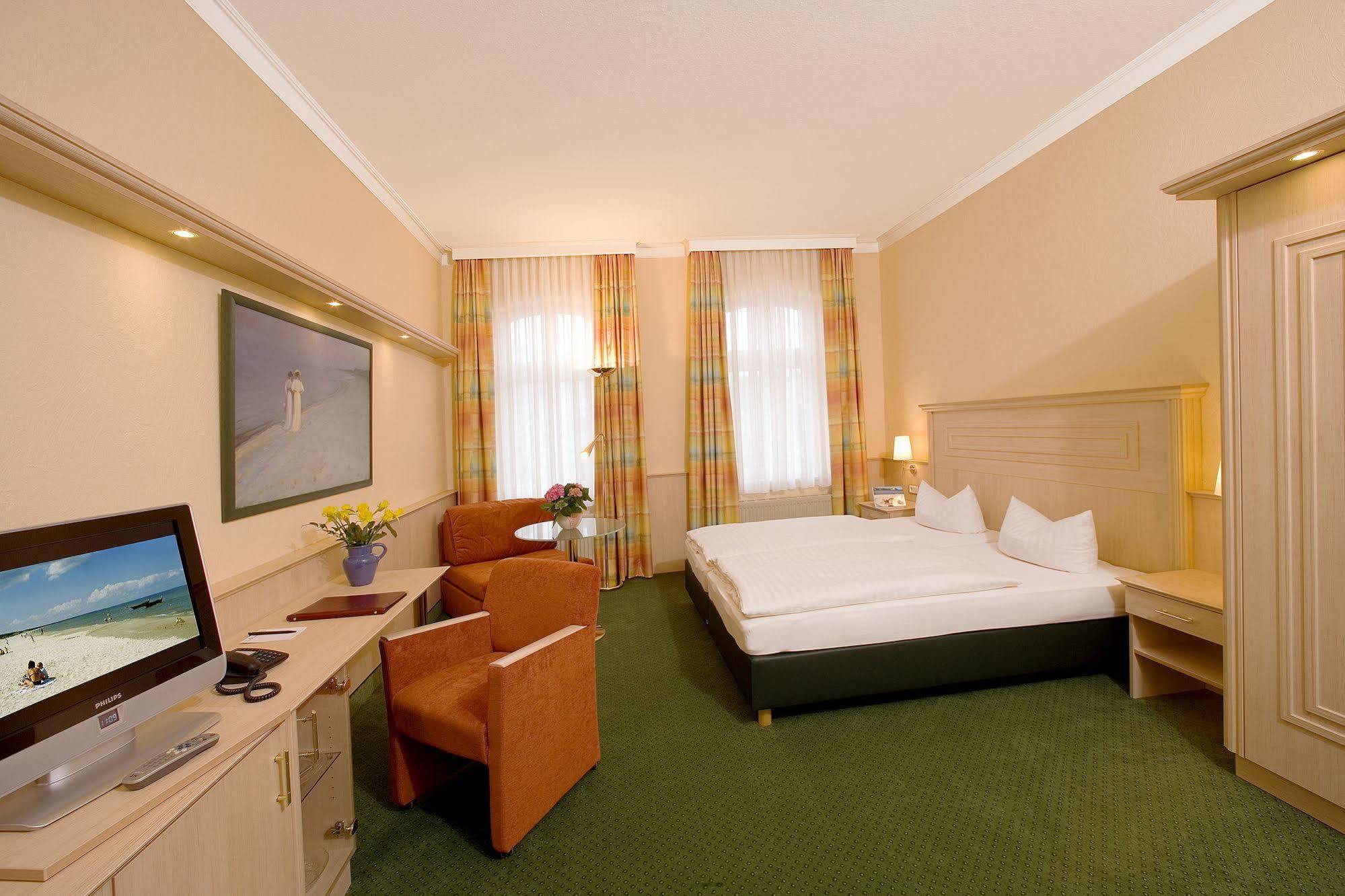 Hotel Duenenschloss Mit Private Spa Zinnowitz Exteriör bild